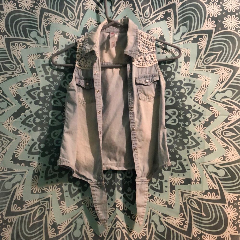 sleeveless button down